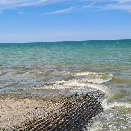 Le Ponton De *